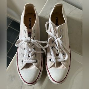 White all star converse - low tops women’s sz 9 - box included